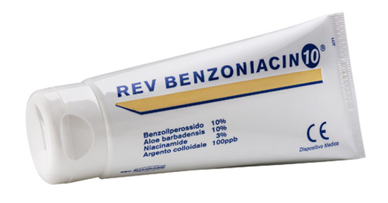 Immagine di REV BENZONIACIN 10 CREMA 100  ML